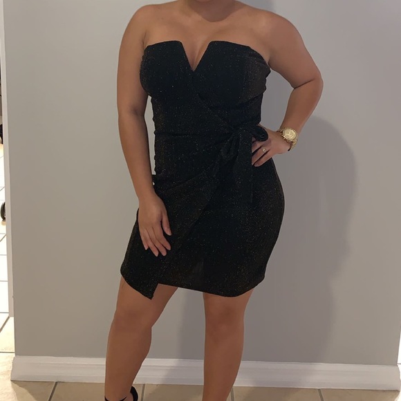 Black and Gold Dress - Picture 3 of 3